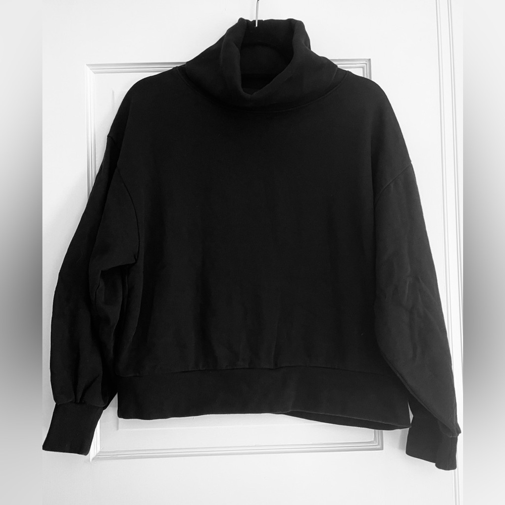 GAP Black Turtleneck Sweatshirt